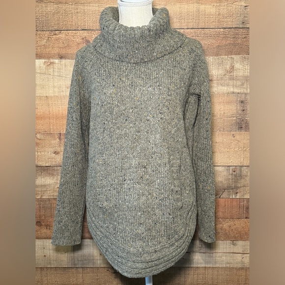 🌻 Cynthia Rowley Wool Blend Cowl Neck Kangaroo Pocket Sweater Women’s size Large - Picture 1 of 8